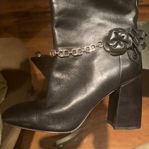 Black luxurious head turning designer boot!!! Must have fall-winter wardrobe!